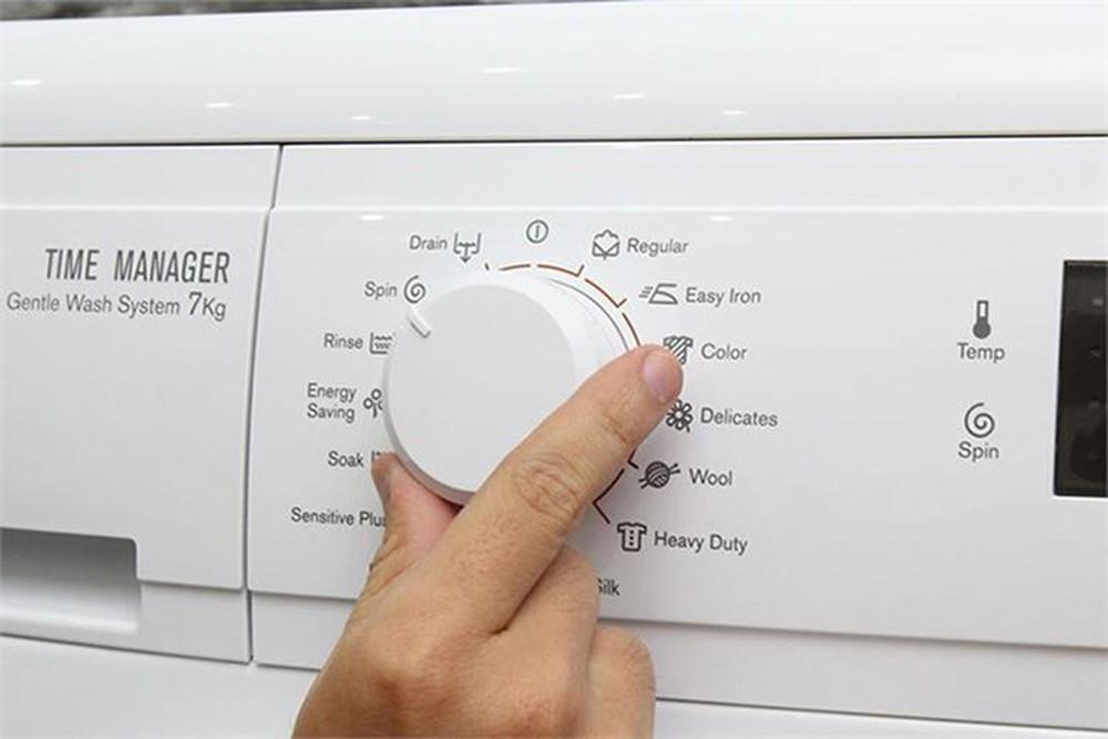 Máy giặt thường có nhiều chế độ khác nhau phù hợp cho từng loại quần áo