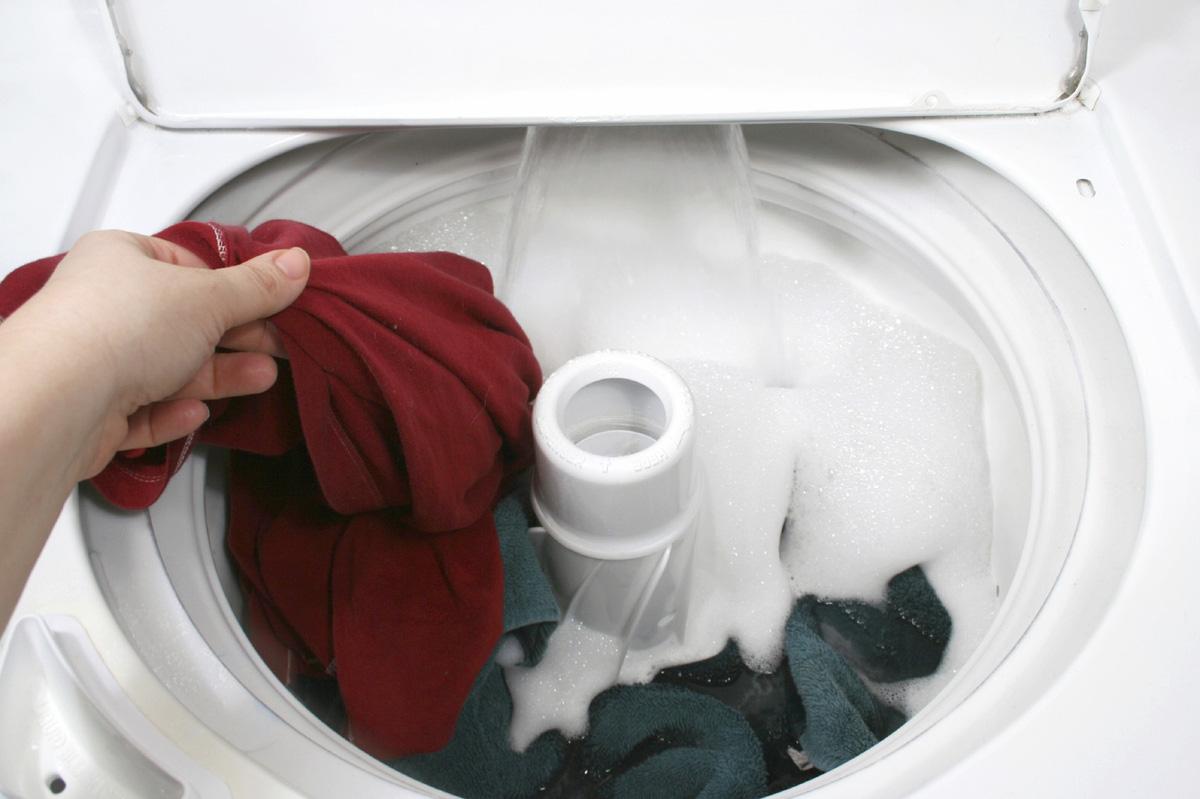 Van cấp nước không tự khóa lại cũng là nguyên gây ra sự cố máy giặt không vắt 