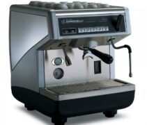 Nên mua máy pha cà phê loại nào: tự động, bán tự động hay viên nén