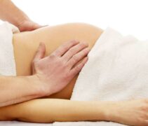 3 cách massage cho bà bầu tại nhà giảm đau lưng hông, stress, mệt mỏi