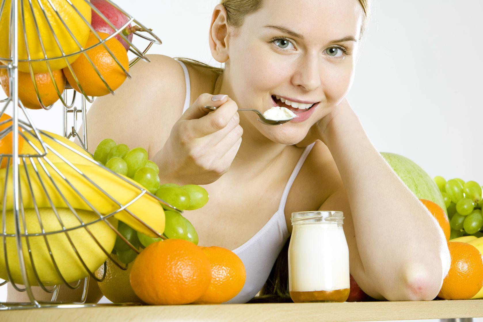 Ăn sữa chua hàng ngày có rất nhiều tác dụng tốt với sức khỏe và sắc đẹp