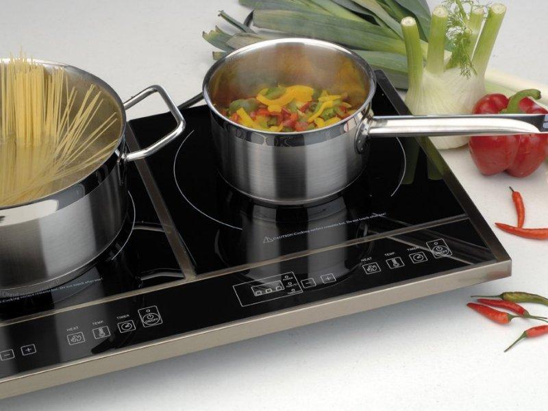 Bếp từ cao cấp I2T Taka có thiết kế sang trọng với góc bếp của gia đình 
