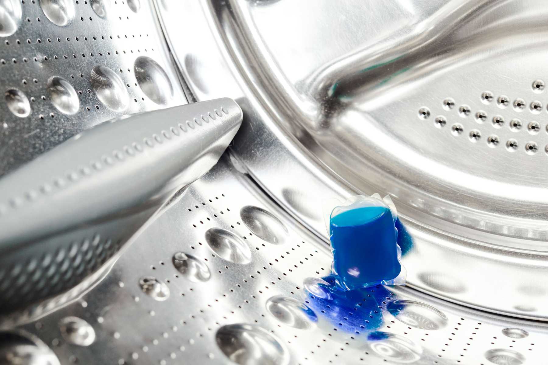 Bảo trì vệ sinh máy giặt Electrolux thường xuyên để sử dụng bền lâu