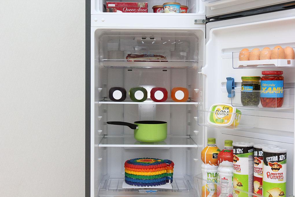 Tủ lạnh có kích thước vừa phải phù hợp với không gian căn hộ hiện đại