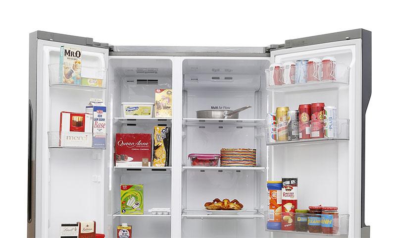 Bên trong tủ lạnh LG vô cùng rộng rãi 