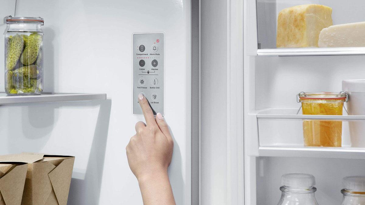 Xem xét kỹ các bảng điều khiển tủ lạnh Sharp 626 lít SJ-FX630V-ST trước khi dùng 