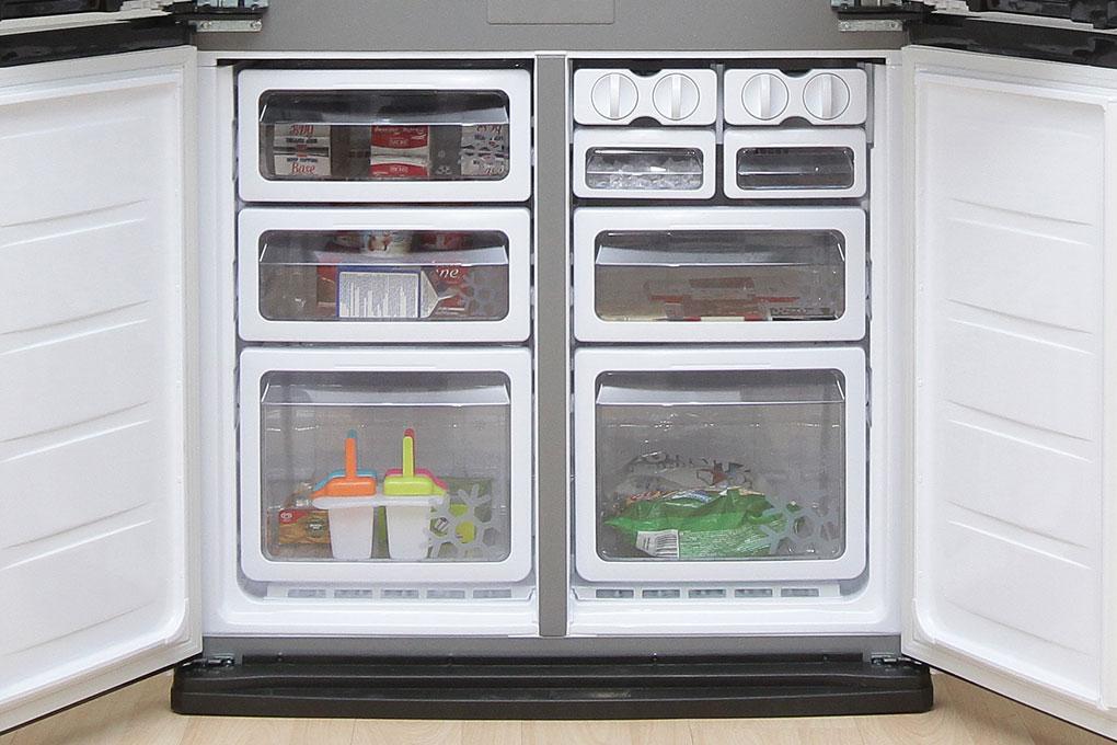 Tủ lạnh Sharp SJ-FX630V với thể tích ngăn đông lạnh lớn để bảo quản lượng lớn thực phẩm tươi sống. 
