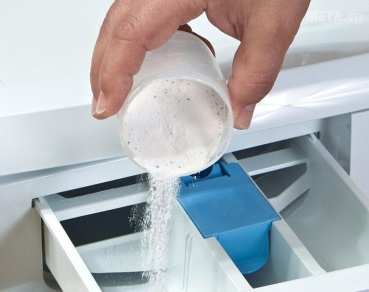 Sử dụng bột giặt chuyên dụng cho máy giặt cửa trước