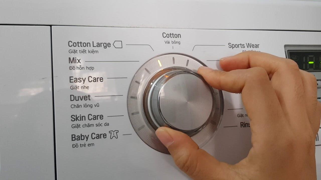 Núm xoay trên bảng điều khiển máy giặt cửa ngang Samsung.