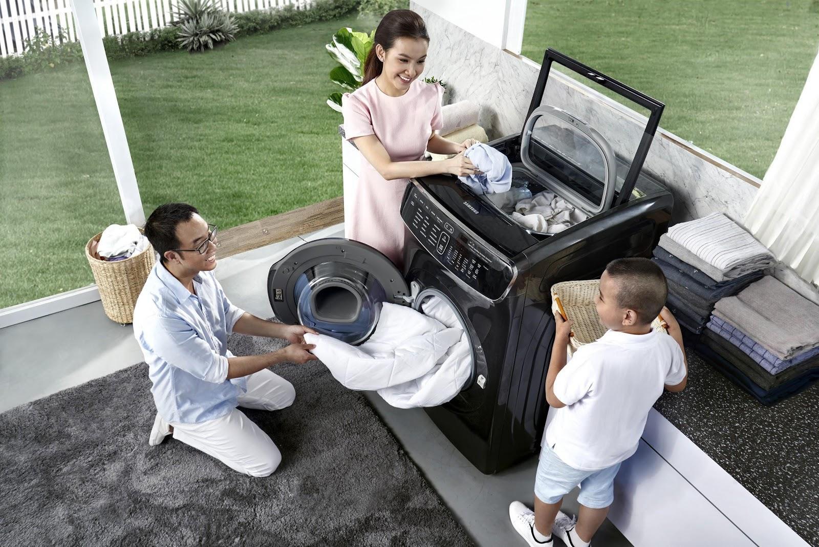 Máy giặt cũng có chức năng cho thêm quần áo vào trong khi máy đang hoạt động tiện lợi