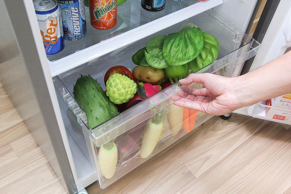 Các sản phẩm tủ lạnh Sharp 165L đều có ngăn chứa rau, củ, quả rất rộng rãi.