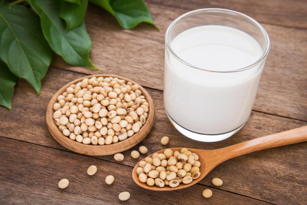 Sữa đậu nành có rất nhiều tác dụng tốt với sức khỏe và việc làm đẹp của con người
